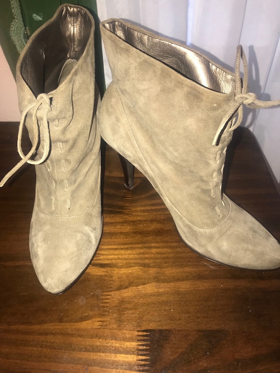 So Fashionable Ankle Boots Butter-soft Suede Calvin Klein Booties