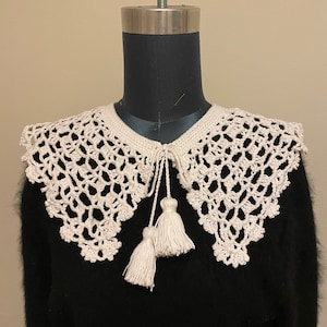 Detachable Lace Collar with Tassels