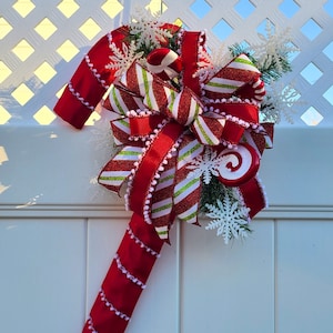 Candy Cane Christmas Wreath, Christmas Wreath, Candy Cane Decor, Christmas Decor, Winter Wreath, Candy Cane Door Hanger, White Snowflakes
