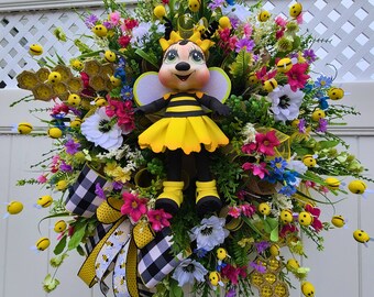 XL Queen Bee Wreath for Front Door, Bumble Bee Door Hanger, Spring and Summer Bee Decor, Wildflower with Honeycomb Deco Mesh Wreath