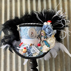 Mini cilinderhoed, Alice Diorama Tea Hat, Mad Hatter Hat, Mad Tea Party, Steampunk Alice Hat, Wonderland Medium Mini, Diorama Alice-hoed, medium