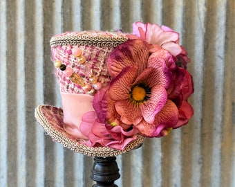 Mini Top Hat, Blush Pink Mini hat, Alice in Wonderland Hat, Bridal Mini hat, Mad hatter tea party hat, medium, Vintage wedding decor