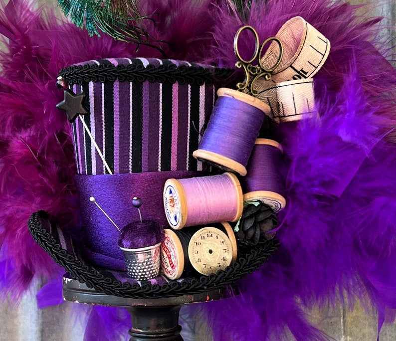 Mini chapeau haut de forme, chapeau à coudre, chapeau de fête de thé Steampunk violet, Alice au pays des merveilles, chapeau du chapelier fou, chapeau de couturière, chapeau de tailleur, soirée de thé folle, petit image 2