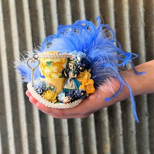 Micro Mini Top Hat, Alice Mini diorama hat, Alice in Wonderland Mini Top Hat, Mad hatter, Chiki Bird Hat, Onederland tea party, mini hat