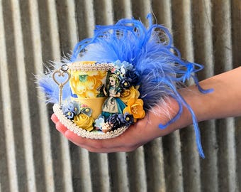 Micro Mini Top Hat, Alice Mini diorama hat, Alice in Wonderland Mini Top Hat, Mad hatter, Chiki Bird Hat, Onederland tea party, mini hat