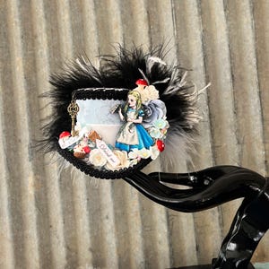 Micro Mini Top Hat, Alice Mini diorama hat, Alice in Wonderland Mini Top Hat, Mad hatter, Chiki Bird Hat, Onederland tea party, mini hat