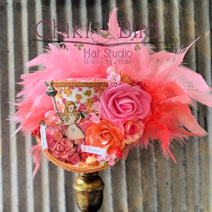 Mini Top Hat, Onderland Alice Diorama Tea Hat, Mad Hatter Hat, Mad Tea Party, STeampunk Alice Hat, Wonderland Medium Mini, Diorama Alice hat