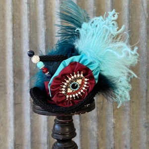 Mini chapeau haut de forme micro, Kentucky Derby Mini, mini chapeau en strass oeil, Mini haut de forme Alice au pays des merveilles, Mini haut de forme bleu marine bordeaux, chapelier fou image 4