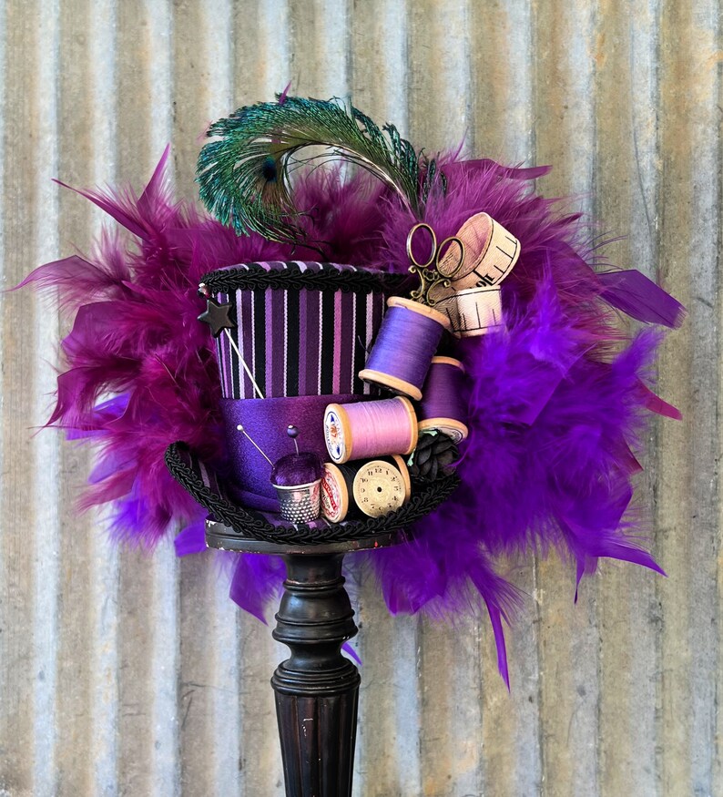 Mini chapeau haut de forme, chapeau à coudre, chapeau de fête de thé Steampunk violet, Alice au pays des merveilles, chapeau du chapelier fou, chapeau de couturière, chapeau de tailleur, soirée de thé folle, petit image 1