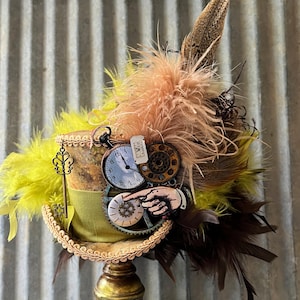 Mini chapeau haut de forme, mini chapeau haut de forme Steampunk, rouage vert et or et chapeau Gear, chapeau de Tea Party Steampunk, Alice au pays des merveilles, chapeau du chapelier fou, petit