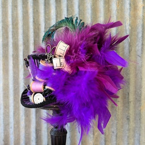 Mini chapeau haut de forme, chapeau à coudre, chapeau de fête de thé Steampunk violet, Alice au pays des merveilles, chapeau du chapelier fou, chapeau de couturière, chapeau de tailleur, soirée de thé folle, petit image 4