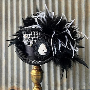 Mini Top Hat, Derby mini hat, Black and White Herringbone hat, Horse Cameo, Derby Fascinator, Tea Party, medium mini