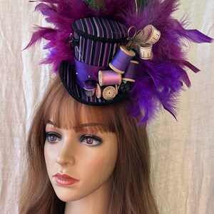 Mini chapeau haut de forme, chapeau à coudre, chapeau de fête de thé Steampunk violet, Alice au pays des merveilles, chapeau du chapelier fou, chapeau de couturière, chapeau de tailleur, soirée de thé folle, petit image 5