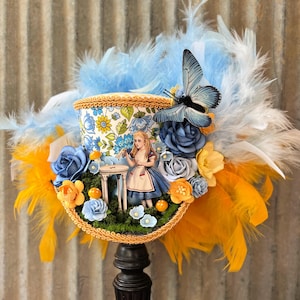 Mini Top Hat, Alice Drink Me Diorama Hat, Alice in Wonderland Hat, yellow Mad Hatter Tea Party Mini Hat, Wonderland Tea Party, medium