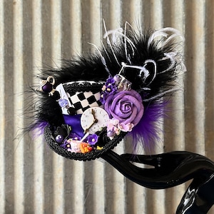 Mini Zylinder Hut, Alice im Wunderland, verrückter Hutmacher Mini Hut, verrückter Hutmacher Diorama Hut, Teeparty Mini Hut, lila verrückter Hutmacher