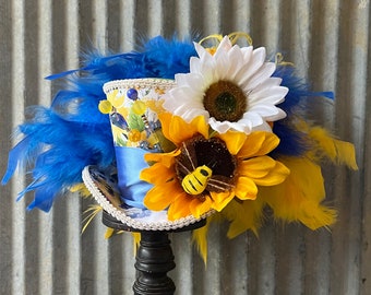 Mini Top Hat, Sunflower Bumble Bee Mini Top Hat, Bee hat, Alice in Wonderland, Kentucky derby ,Mad Hatter Hat, Mad Tea,medium mini