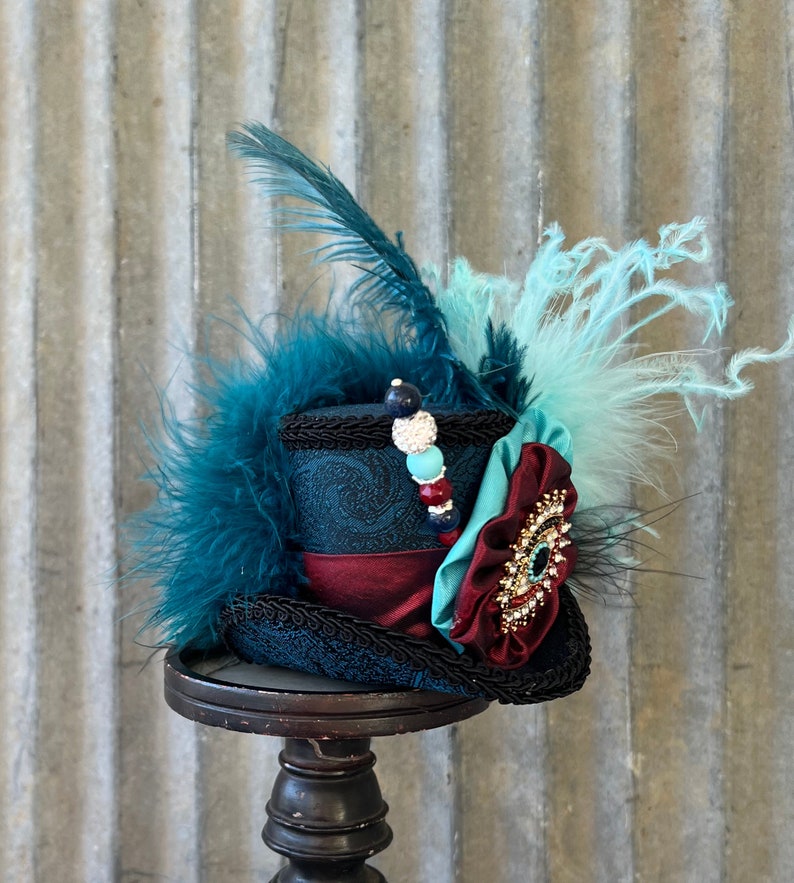 Mini chapeau haut de forme micro, Kentucky Derby Mini, mini chapeau en strass oeil, Mini haut de forme Alice au pays des merveilles, Mini haut de forme bleu marine bordeaux, chapelier fou image 3