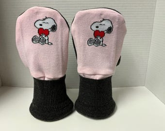 Snoopy heart adult mittens