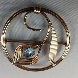 VanDell Circle Pin With Flower