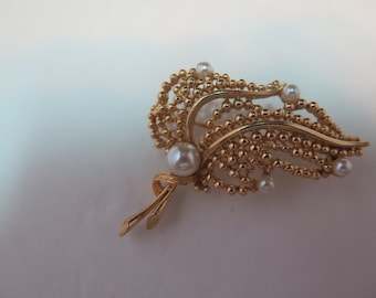 Lisner Gold Tone and Faux Pearl Brooch
