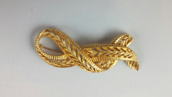 Hattie Carnegie Ribbon Brooch