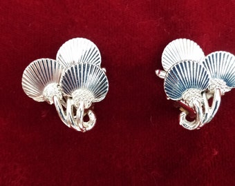 Vintage Silver Tone Fan Shaped Clip Earrings.