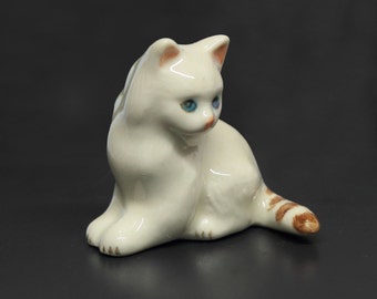 Miniature Animals Ceramic White Sitting Kitten Cat Ceramic Hand painted