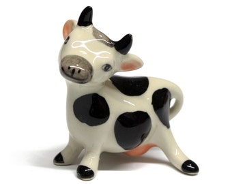 Figura de vaca de cerámica en miniatura pintada a mano