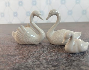 白鳥のペア 生涯の伴侶 愛の白鳥ファミリー 手描き磁器 - フランス製