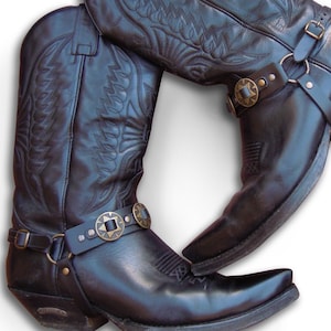 Cinto de couro com fivelas e conchos para botas de cowboy/motociclista