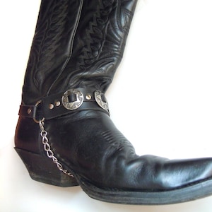 Correas para botas con conchos, arnés para botas vaqueras, correas de cuero con conchos, hebillas de espuelas y cadenas para hombre y mujer, estilo Steampunk, color negro.