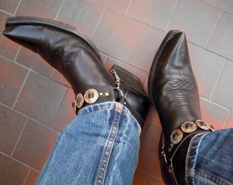 Lanières de bottes en cuir, chaînes de cow-boy conchos, éperons de bottes de motard, bracelet de chaussures western