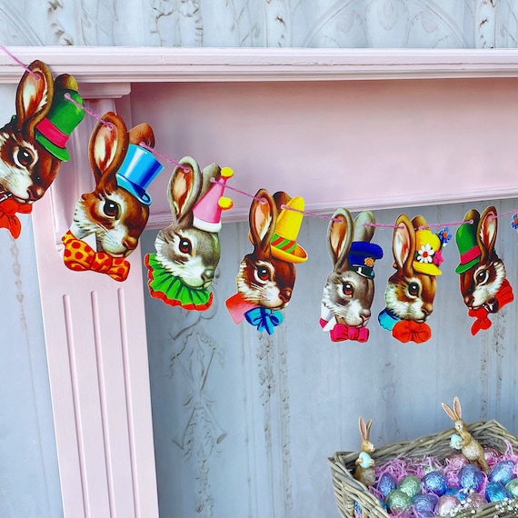 Guirlande de lapins de pâques, décoration de banderoles, défilé de Bonnet  de lapin -  France