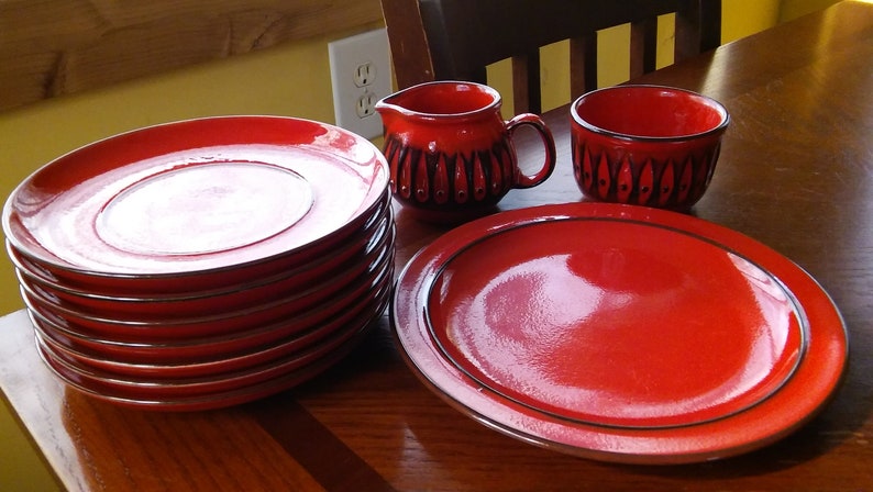 Thomas Rosenthal Germany Scandic Flame Flammfest Plates and Souffle Ramekin Creamer Pitcher