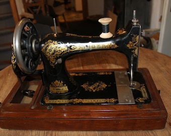 Casi nunca ! Máquina de coser de manivela ANTIQUE SINGER" hermosa pátina y número de serie todavía utilizable B1281908