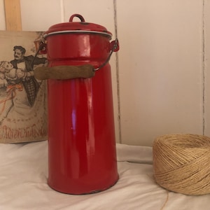 Rare! Antique large ENAMEL JUG / extra beautiful with PATINA !! Brocante & Vintage / With signs of wear / RED