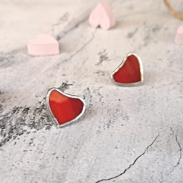 Orecchini perno cuore rosso in vetro e argento 925, regalo di San Valentino e Natale per donna, orecchini piccoli romantici per fidanzata