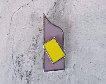 Pop brooch in lilac and yellow geometric and contemporary style, bijoux brooch gift for original friend, precious closure for jacket or coat