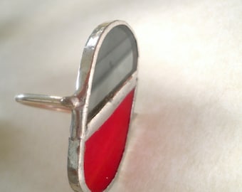 Anello ovale in vetro rosso e nero, fatto a mano con vetro stagnato e argento 925