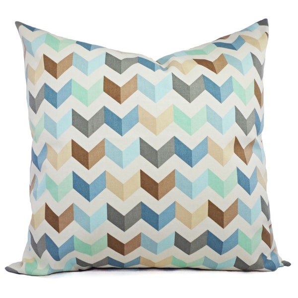 CLEARANCE Chevron almohadas decorativas en azul marrón y menta - Fundas de almohada - Almohadas Chevron - almohada geométrica - almohada de acento