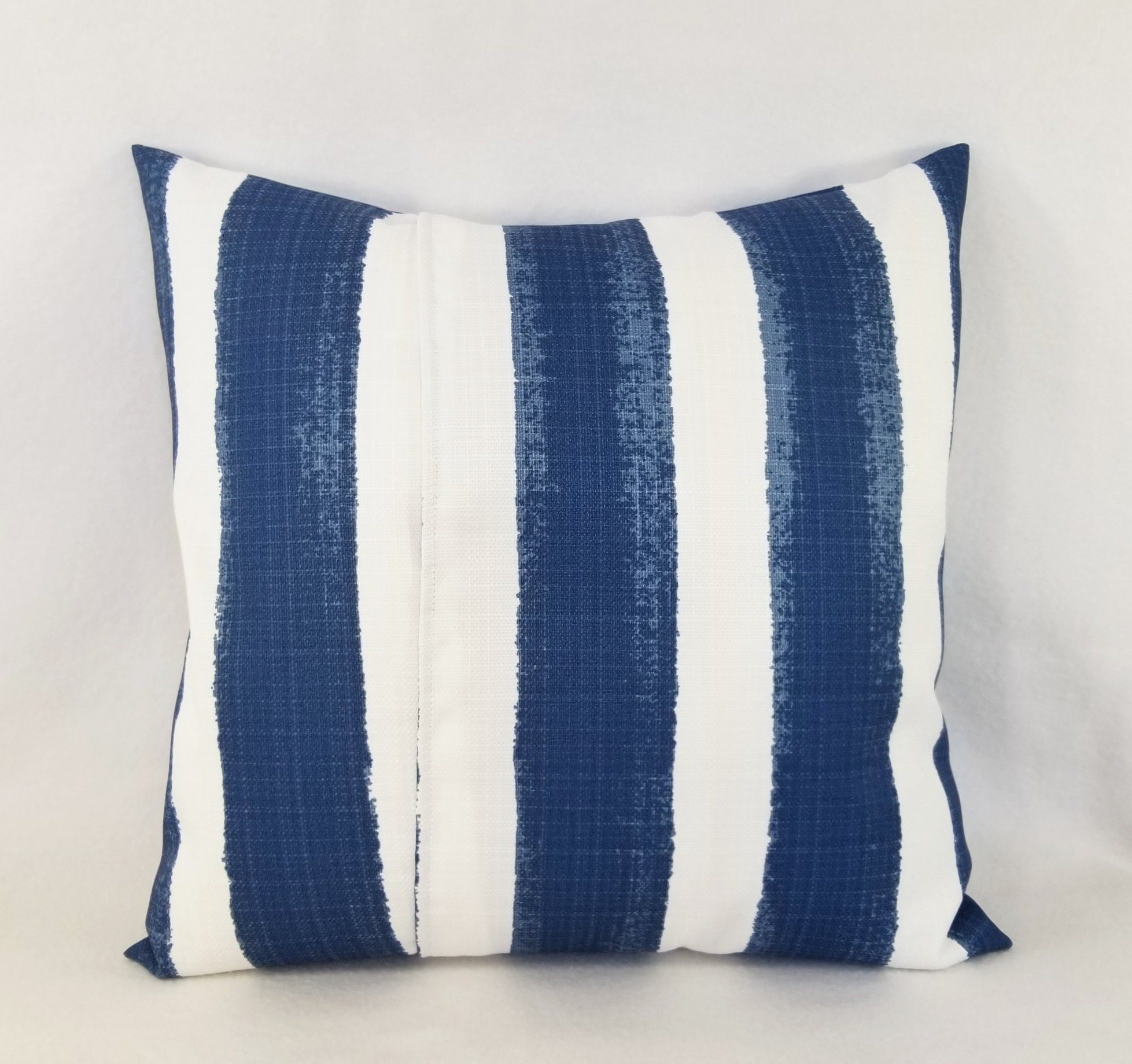 Dos almohadas al aire libre cubierta de almohada a rayas | Etsy