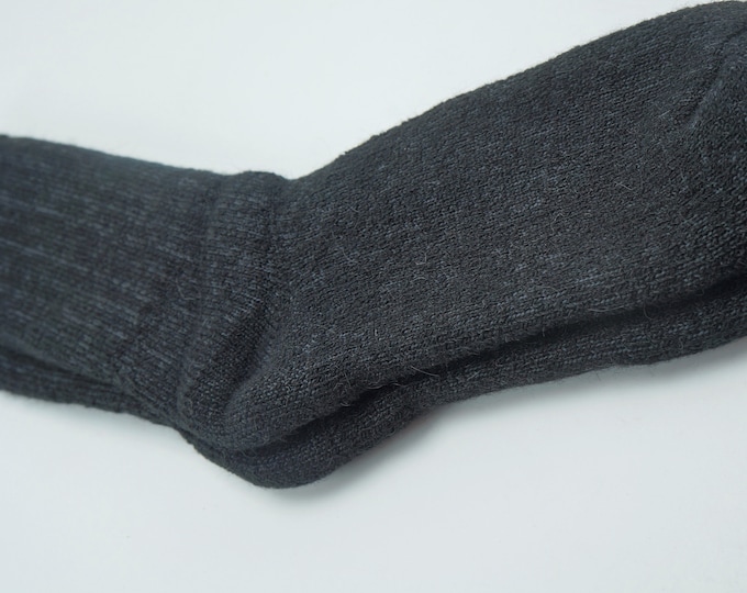 Darn Warm Termal Ultra Thick High Performance Alpaca socks - Men or Women -Large -Super Warm and Soft - Black