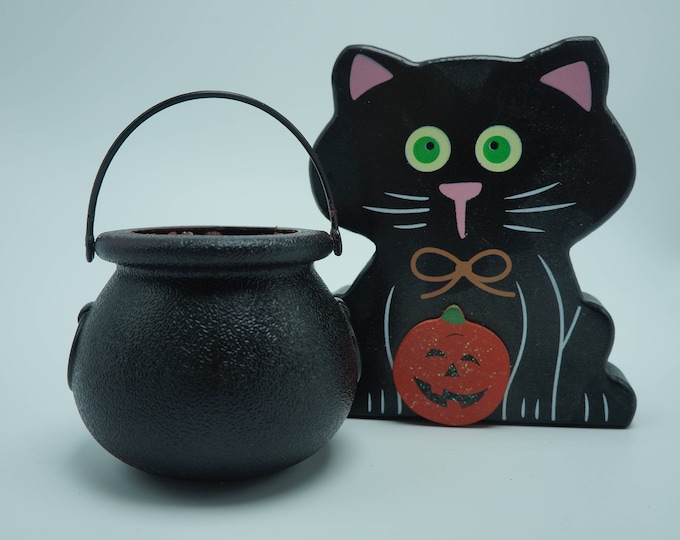 Halloween Cauldron Bath Bomb – Goat Milk Fizzy with Spider Ring