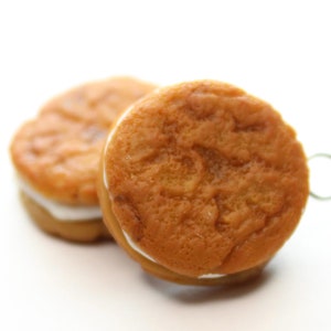 Oatmeal Cream Pie Snack Cake Charm - Polymer Clay Stitch Marker - Progress Keeper - Bracelet Charm - Ready to ship