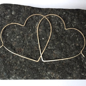 AROS GRANDES CON CORAZÓN - Aros grandes con forma de corazón - Aros grandes con forma de corazón de oro - Aros grandes con forma de corazón de oro amarillo de 14 k, oro rosa o plata esterlina