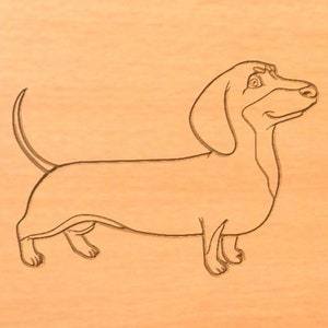 Op de afbeelding: Lijntekening van een teckel op een lichtbruin houten oppervlak.