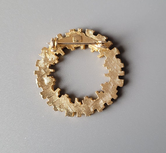 Vintage Pin Vintage Circle Brooch Small Gold Colo… - image 2