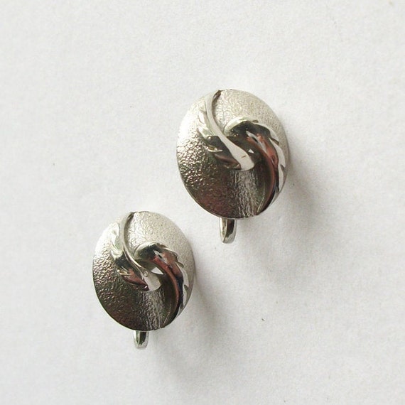 Lovely Vintage Silver Toned Clip On Earrings Smal… - image 1