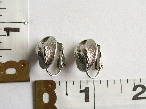 Lovely Vintage Silver Toned Clip On Earrings Smal… - image 3