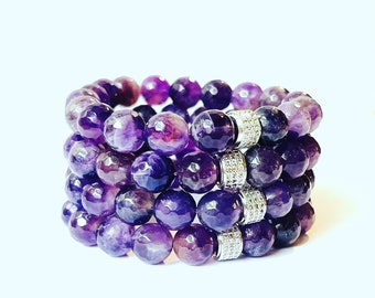 Bracciale con perline di ametista: pietra preziosa naturale da 8 mm, ciondolo in argento.